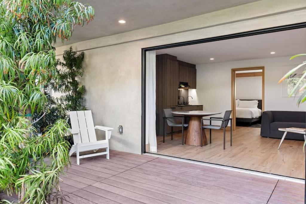 Malibu Sand Carbon Beach Suites Esterno foto