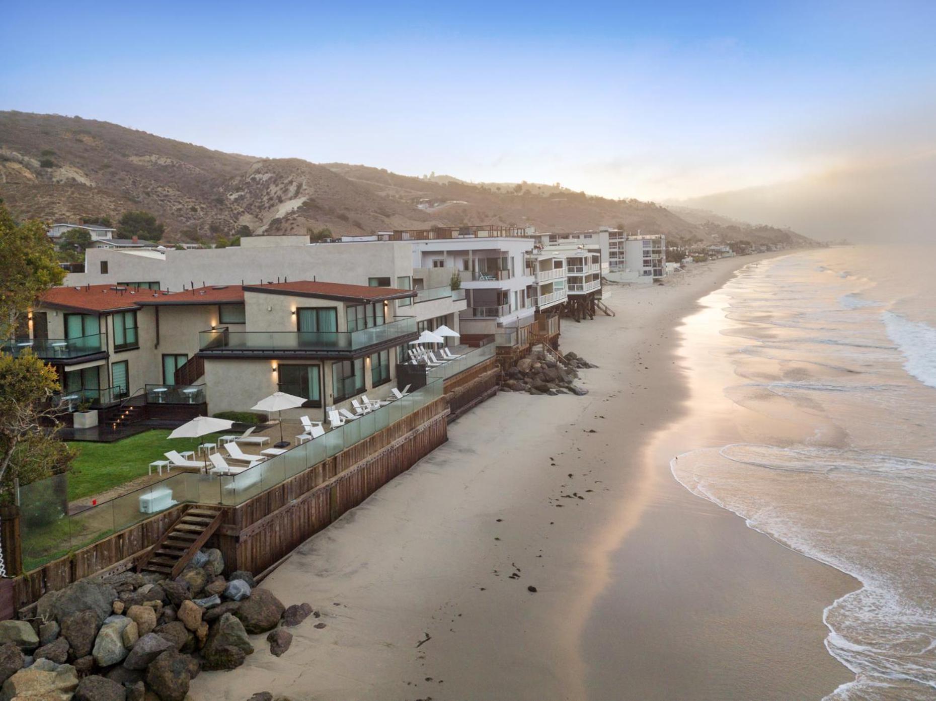 Malibu Sand Carbon Beach Suites Esterno foto