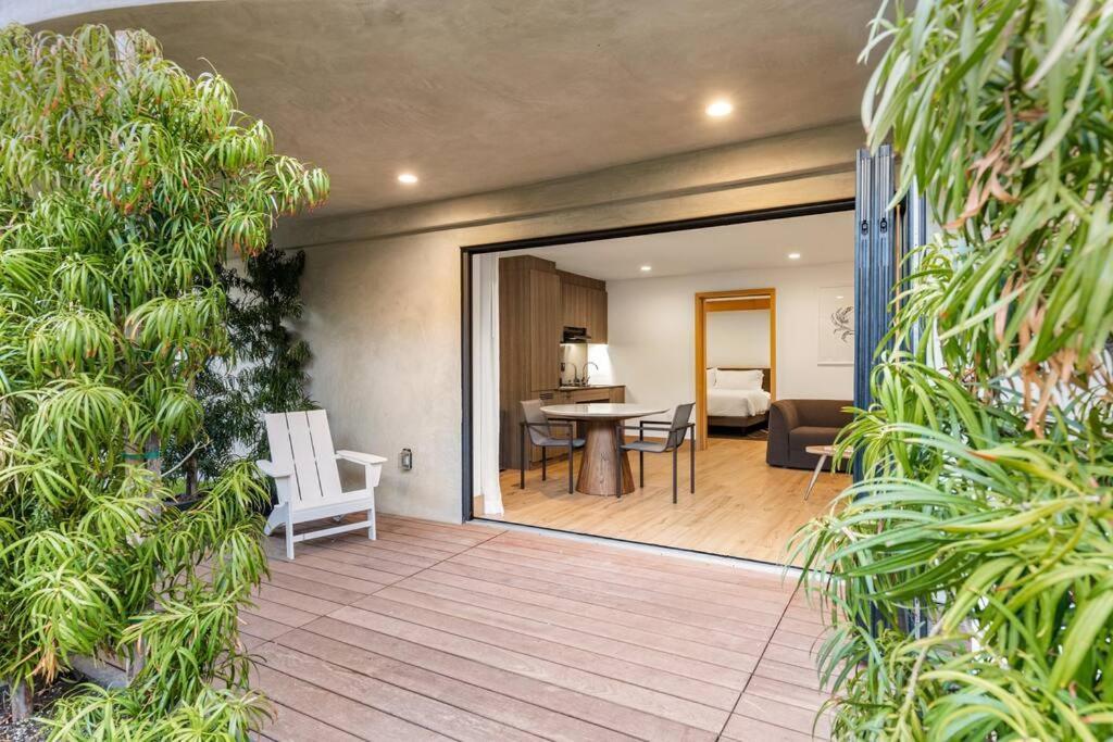 Malibu Sand Carbon Beach Suites Esterno foto