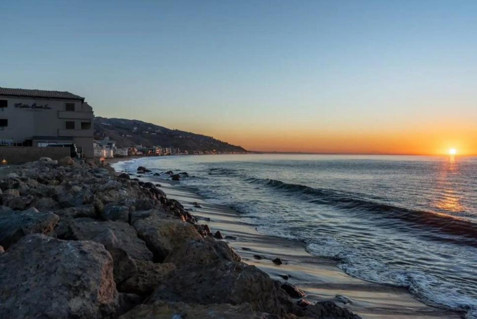 Malibu Sand Carbon Beach Suites Esterno foto