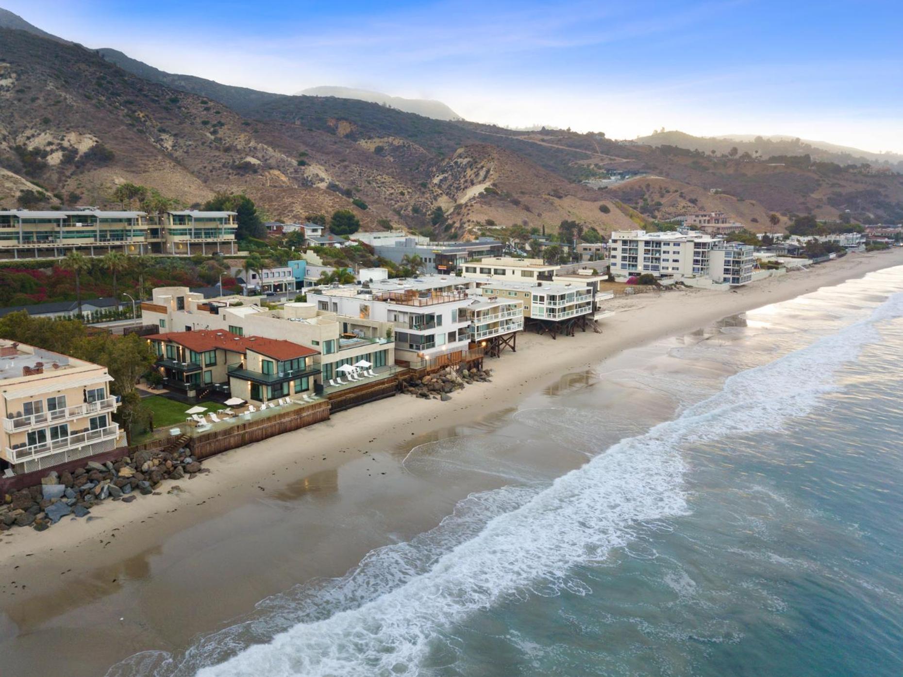 Malibu Sand Carbon Beach Suites Esterno foto