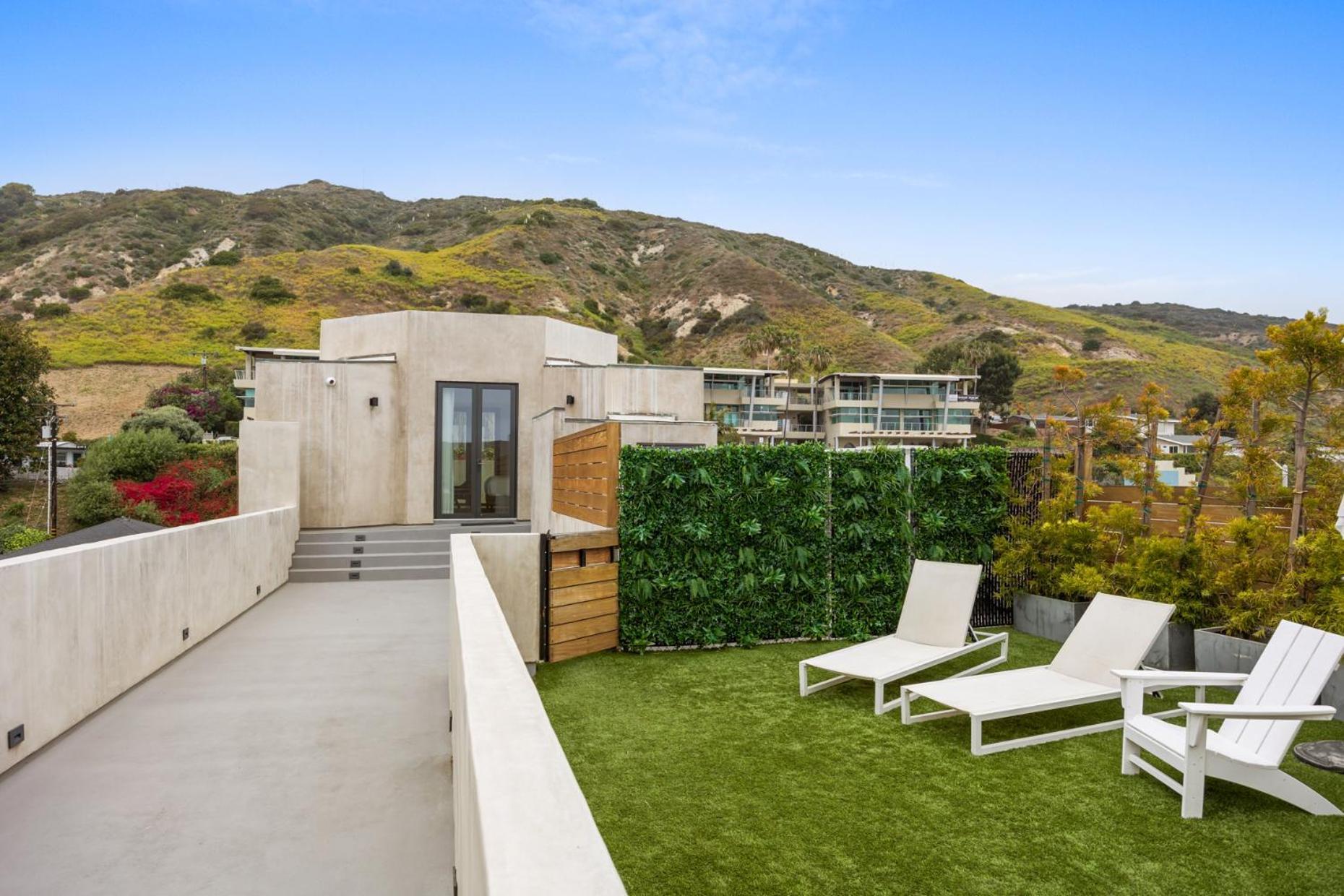 Malibu Sand Carbon Beach Suites Esterno foto