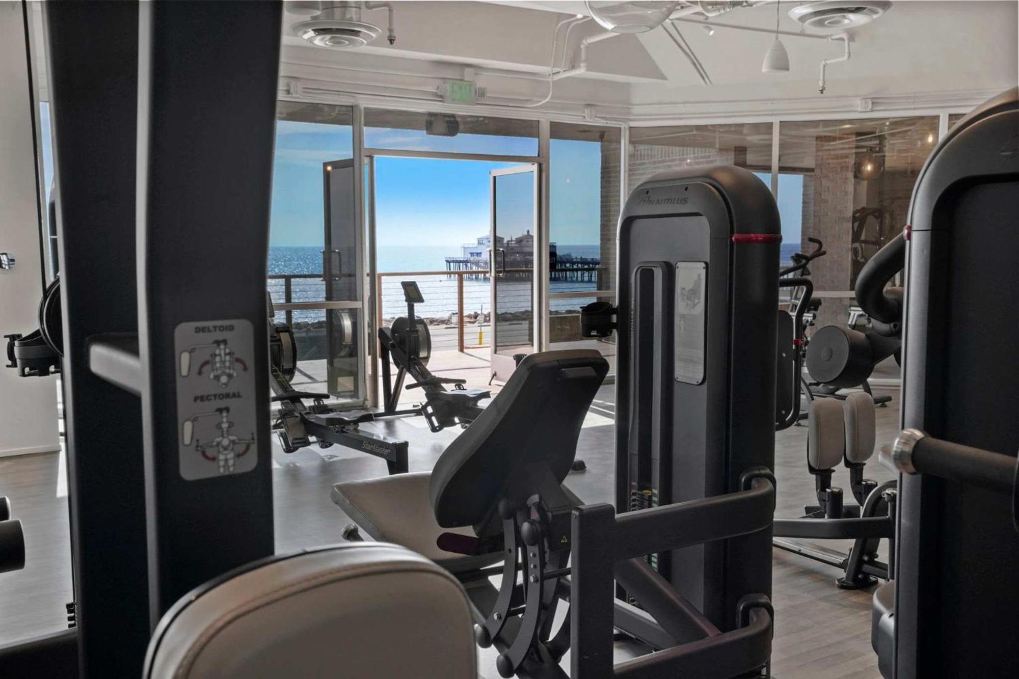 Malibu Sand Carbon Beach Suites Esterno foto